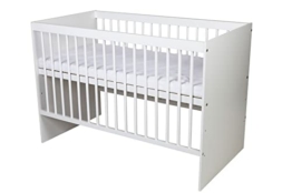 KMbaby Babybett TANY Weiß 120 x 60 cm mit Matratze - Baby Kinderbett Gitterbett mit Lattenrost 3 Stufen Höhenverstellbar - Lackiertes Kiefernholz - 1