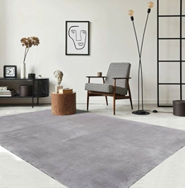 the carpet Relax Moderner Flauschiger Kurzflor Teppich, Anti-Rutsch Unterseite, Waschbar bis 30 Grad, Super Soft, Felloptik, Grau, 60 x 110 cm - 1